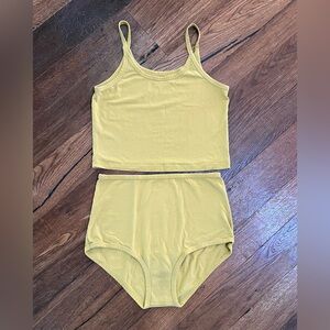 Arq chartreuse set size large